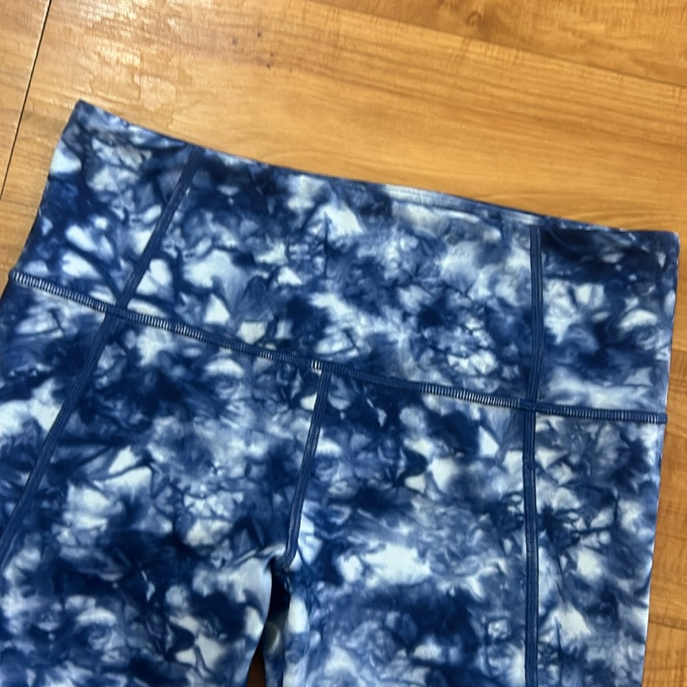 Super Cute women’s ATHLETA TIE DYE SALUTATION 7/8 TIGHT IN POWERVITA size MEDIUM - Picture 5 of 10